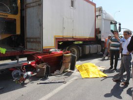 Konyada tır, elektrikli bisiklete çarptı: 1 ölü, 1 yaralı