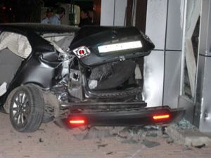 Kuzenlerini gezdirirken kaza yaptı