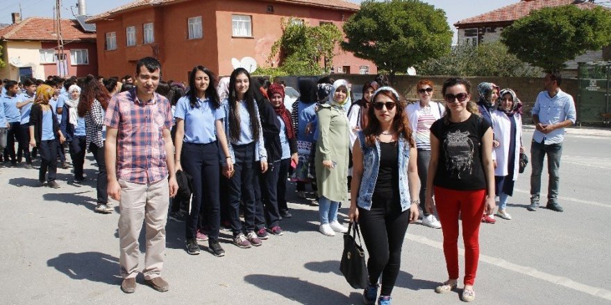 Yunak’ta obeziteye karşı sağlıklı yaşam yürüyüşü düzenlendi