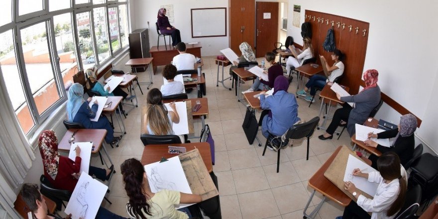 Öğretmen adayları KOMEK ve ASEM için ter döktü