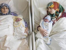 Anne-kız aynı anda doğum yaptı