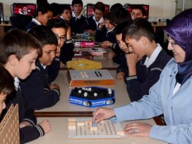 Meramlı çocuklar ’Bilim Kurdu’ ile öğreniyor