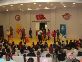 Seydişehir’de Medeniyet Okulu tiyatrosuna büyük ilgi