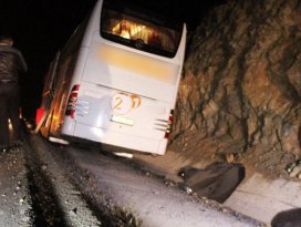 Yolcu otobüsü şarampole indi