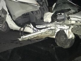Konya’da otomobil traktör römorkuna çarptı: 1 ölü, 2 yaralı