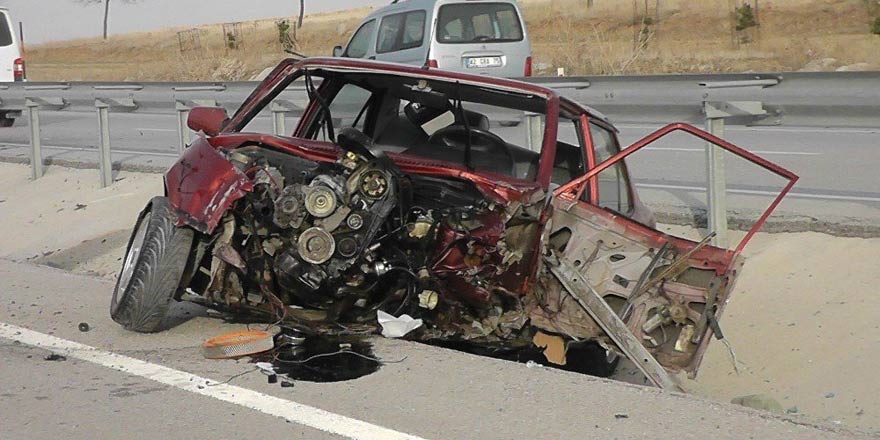 Kontrolden çıkan otomobil bariyerlere çarptı: 1 yaralı