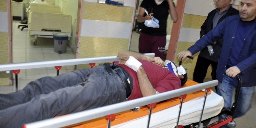 Kamyon ile otomobil çarpıştı: 2 yaralı