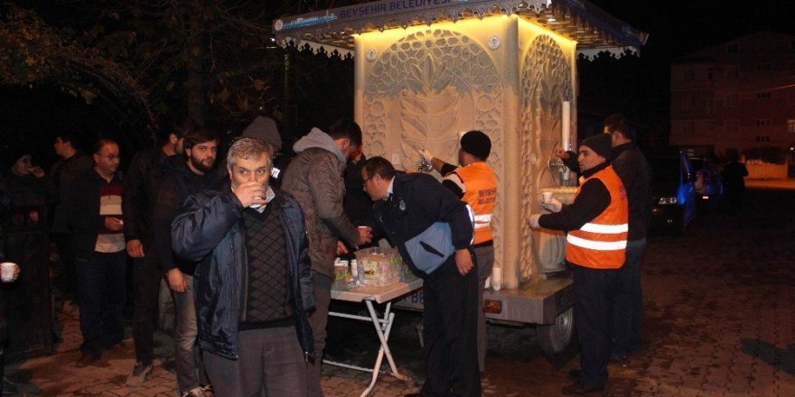 Beyşehir Belediyesi’nden kandil gecesinde sıcak süt ikramı
