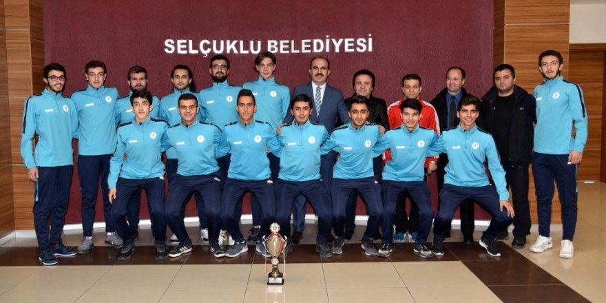 Şampiyon sporculardan Başkan Altay’a ziyaret