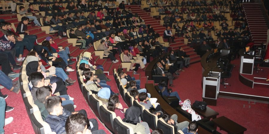 Karatay Konferanslarında sosyal medya konuşuldu