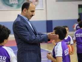 Altay’dan küçük basketbolculara yakın markaj