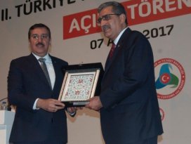 Recep Konuk’a üstün hizmet ödülü