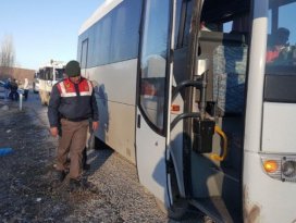 Beyşehir’de, jandarma timlerinden servis araçlarına denetim