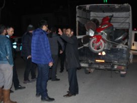 Bahçeden gelen seslere uyandı, hırsızları takip ederek polise yakalattı