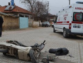 Konyada minibüs ile motosiklet çarpıştı: 2 yaralı