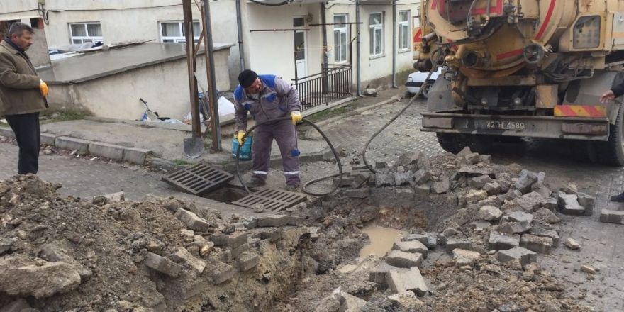 Beyşehir Belediyesinden drenaj temizlik çalışmaları