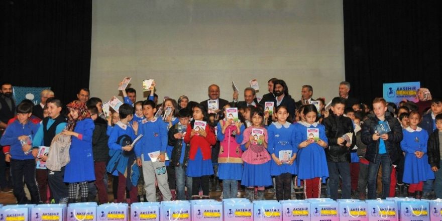Akşehir Belediyesi’nden 55 bin liralık kitap desteği