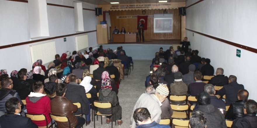 Yunak’ta uyuşturucuyla mücadele ve kadına şiddet konulu panel