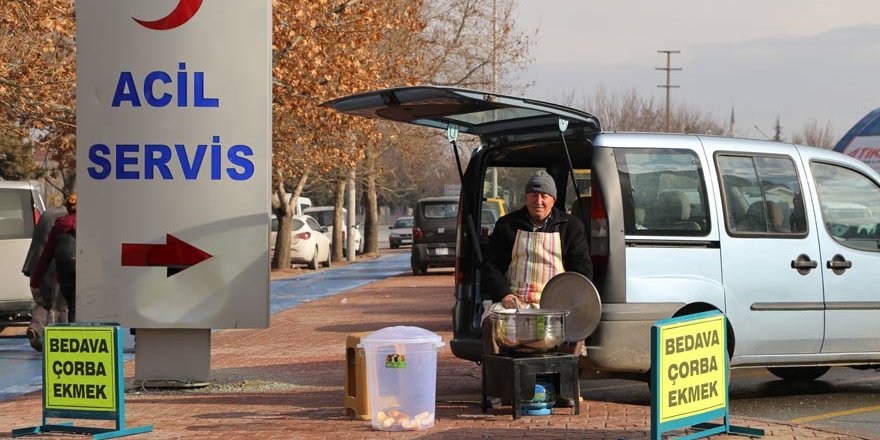 Bir bardak çorbayla gönülleri ısıtıyor