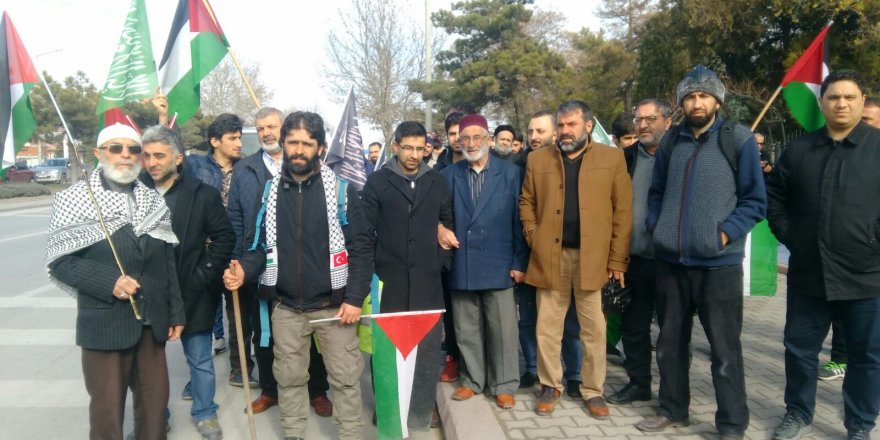 İstanbuldan Kudüse yürüyor