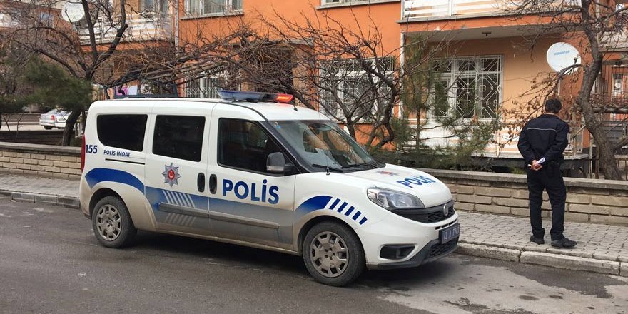 Konyada üçüncü kattan düşen bebek ağır yaralandı