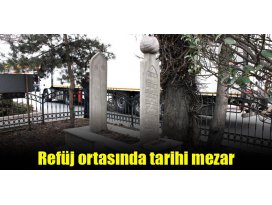 Refüj ortasında tarihi mezar