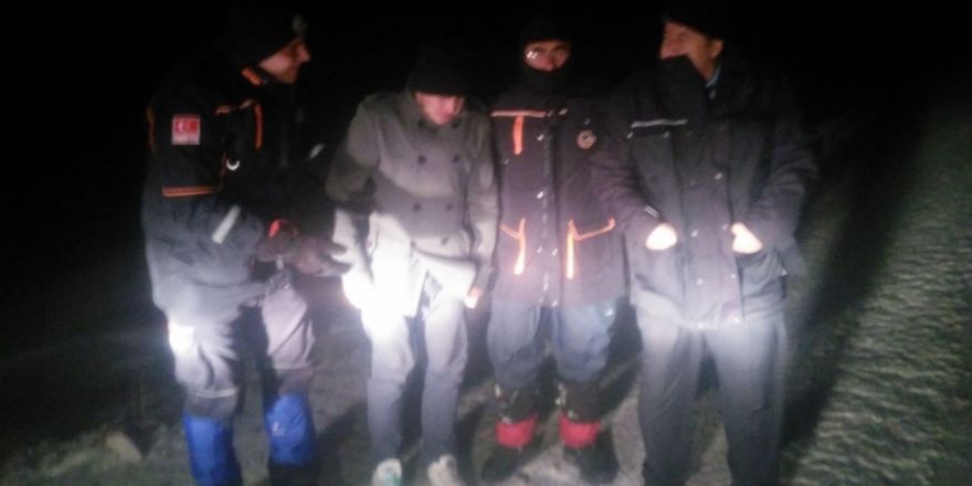 Konyada kar fırtınasında aracında mahsur kalan kişi kurtarıldı