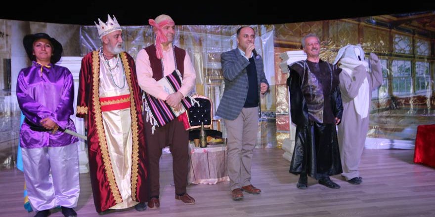Beyşehir Belediyesinden çocuklara karne hediyesi