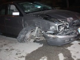 Konyada alkollü sürücü otomobiliyle önce yayaya ardından 2 araca çarptı!