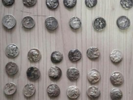 Satmak istedikleri sikkelerle yakalandılar