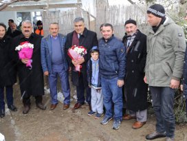 Mahalle sakinleriyle bir araya geldiler