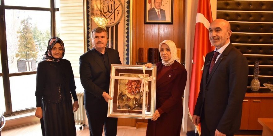 “Konya’nın başarısının sırrı sosyal belediyecilikte gizli”