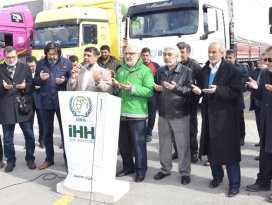 Konya’dan Suriye’ye 8 tır yardım
