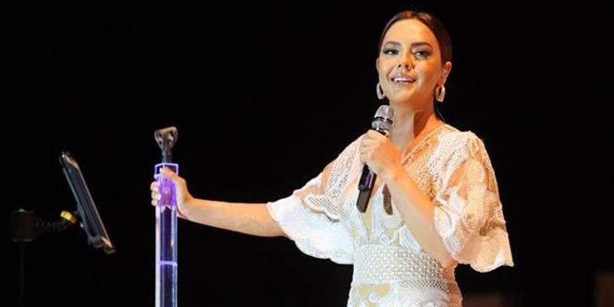 Ebru Gündeş Konyada konser verdi! Geliri Mehmetçik Vakfına bağışladı