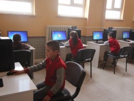 Beyşehir Belediyesi, okulun bilgisayarlarını tamamen yeniledi