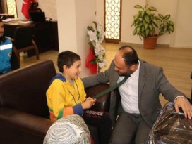 Başkan Özaltun, bedensel engelli Toprak’ı misafir etti