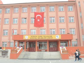 Afrin harekatına destek için okullara bayrak