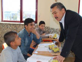 Başkan Tutaldan özel iş uygulama merkezi öğrencilerine pastalı sürpriz