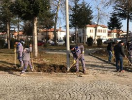 Beyşehir’in park ve yeşil alanlarında bahar mesaisi