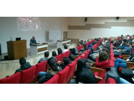 Torlak genç iletişimcilere savaş muhabirliğini anlattı